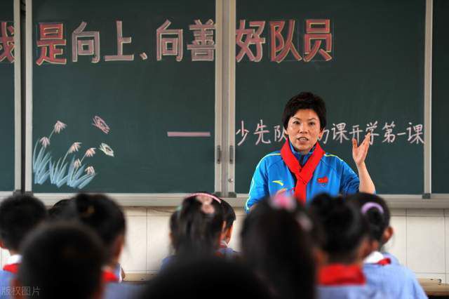 事件U23亚洲杯抽签：国奥与日本、韩国、阿联酋同组北京时间17点，2024年U23亚洲杯抽签在卡塔尔多哈举行，16支球队将争夺U23亚洲杯的冠军，前三名球队直通2024巴黎奥运会，第四名将获得与非足联球队进行附加赛争夺奥运会名额的机会。